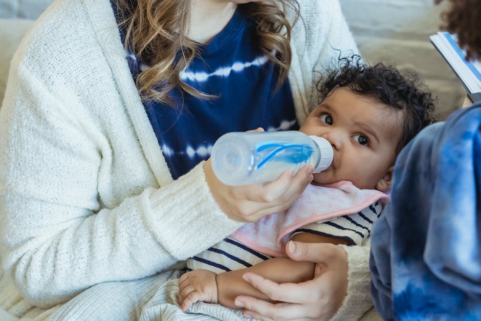  Haut auf Milch bilden: Ursachen und wie man es verhindert