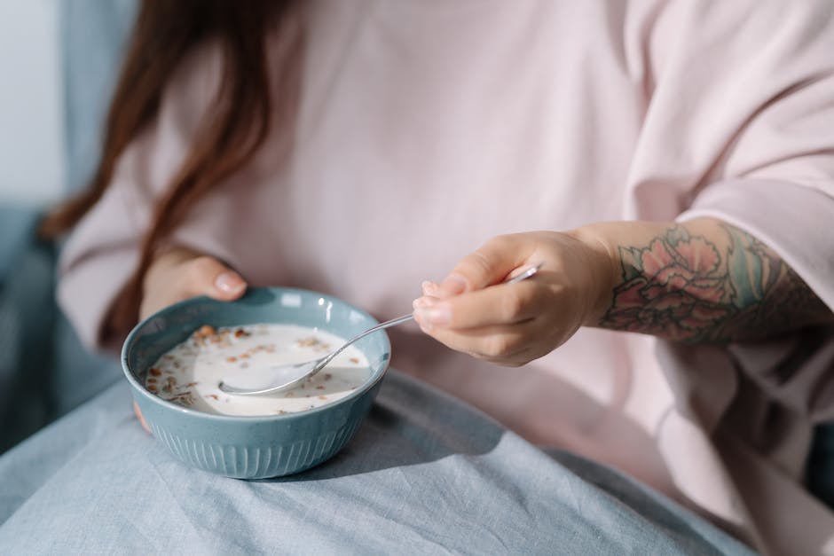 Hautbildung auf Milch: Ursachen und Möglichkeiten zur Vorbeugung